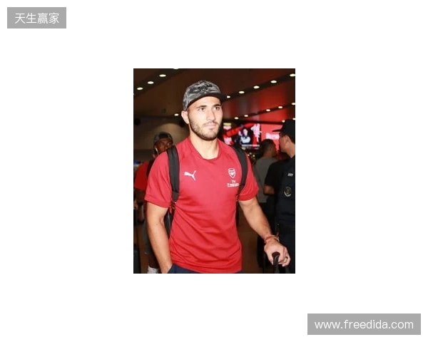 英超官方晒出图片：阿森纳U15全员抵达北京